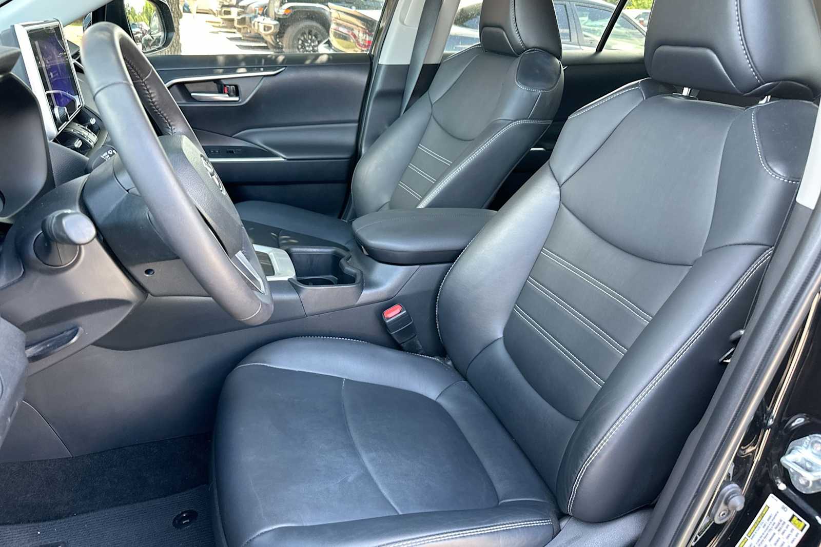 Thumbnail: 2023 Toyota RAV4 - 17