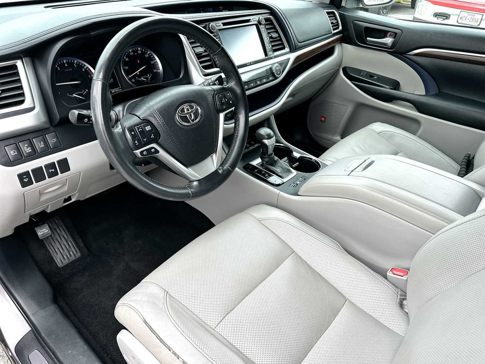 Thumbnail: 2015 Toyota Highlander - 17