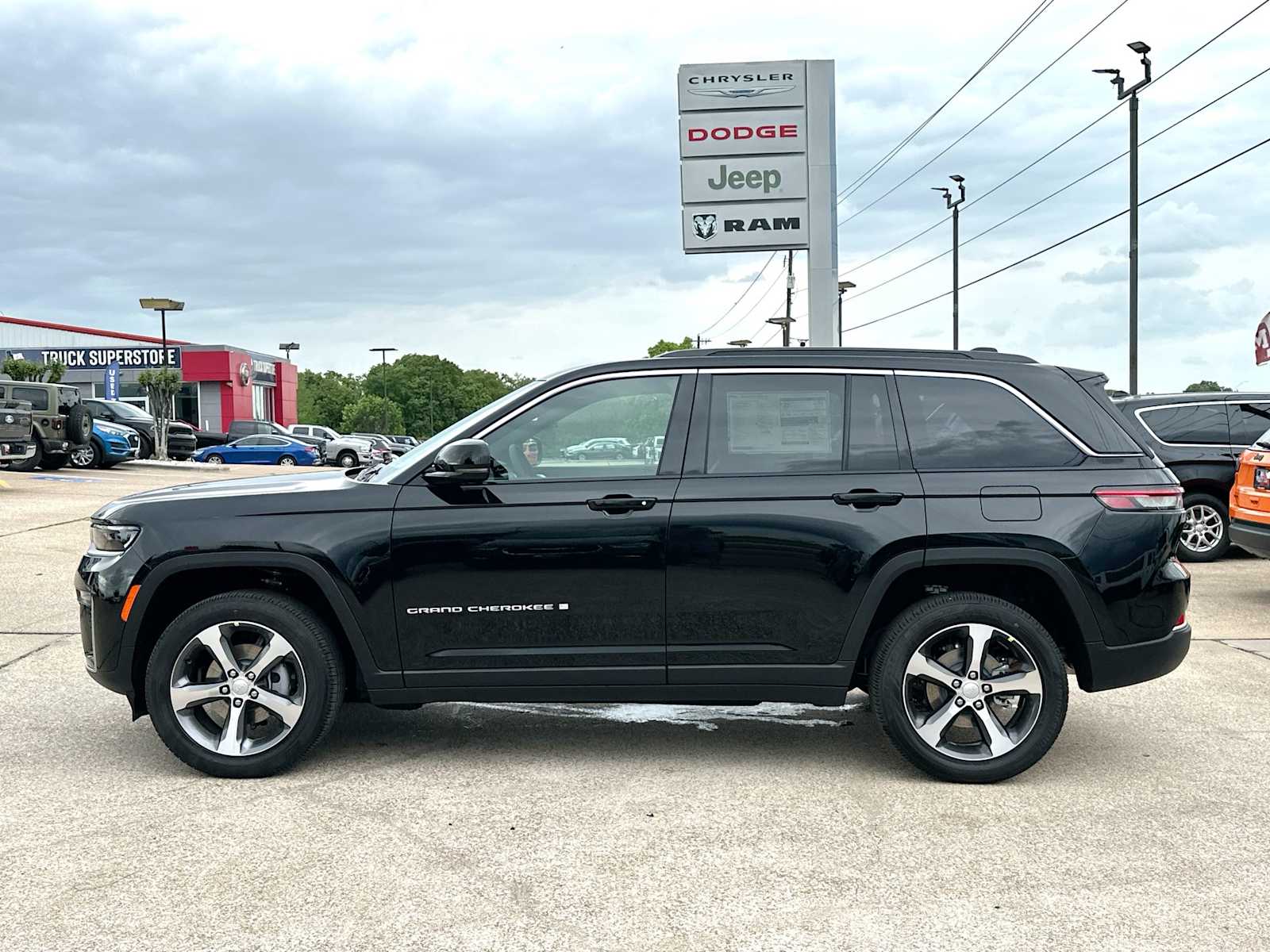 Thumbnail: 2026 Jeep Grand Cherokee - 12