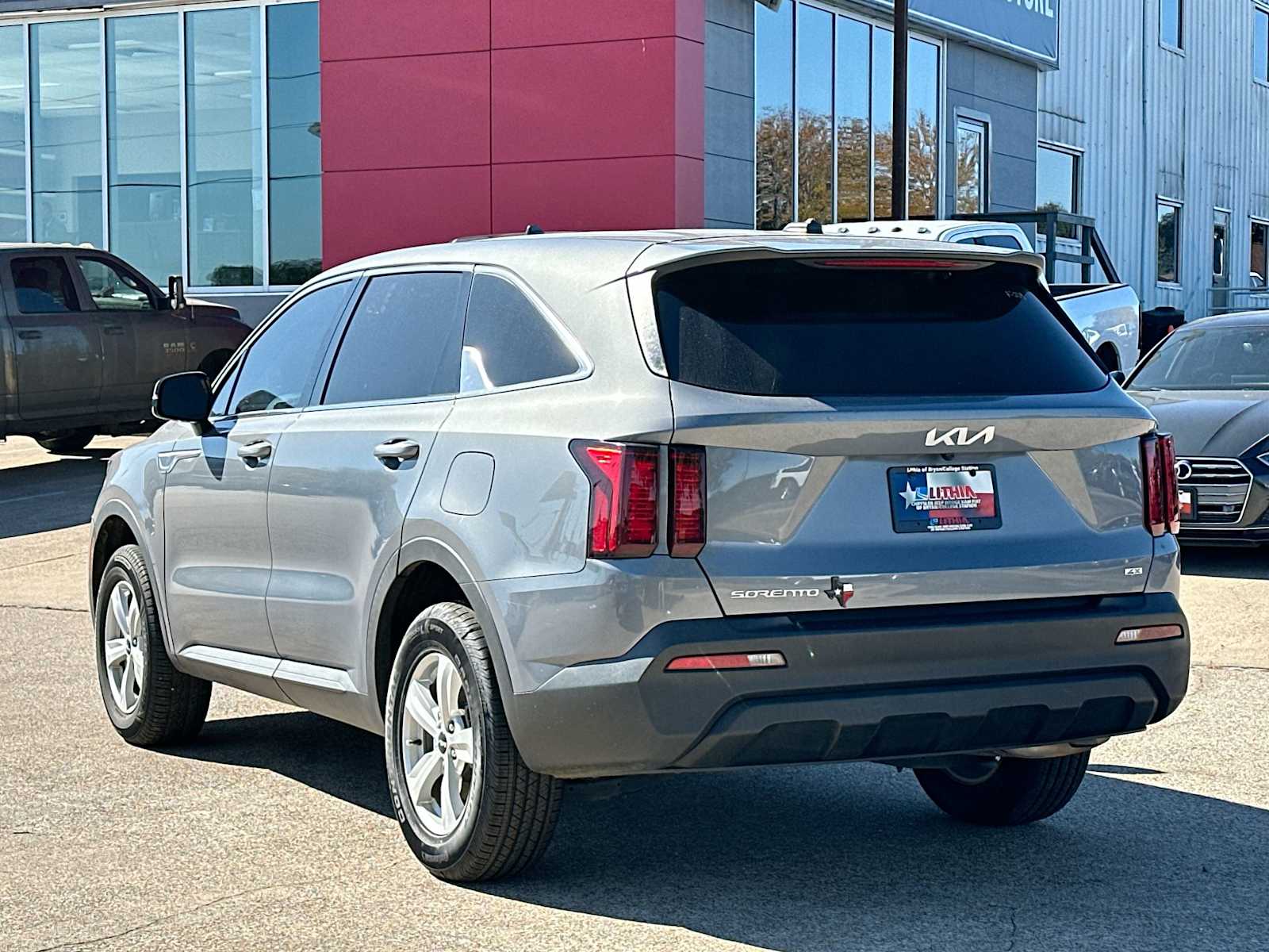 Thumbnail: 2023 Kia Sorento - 13