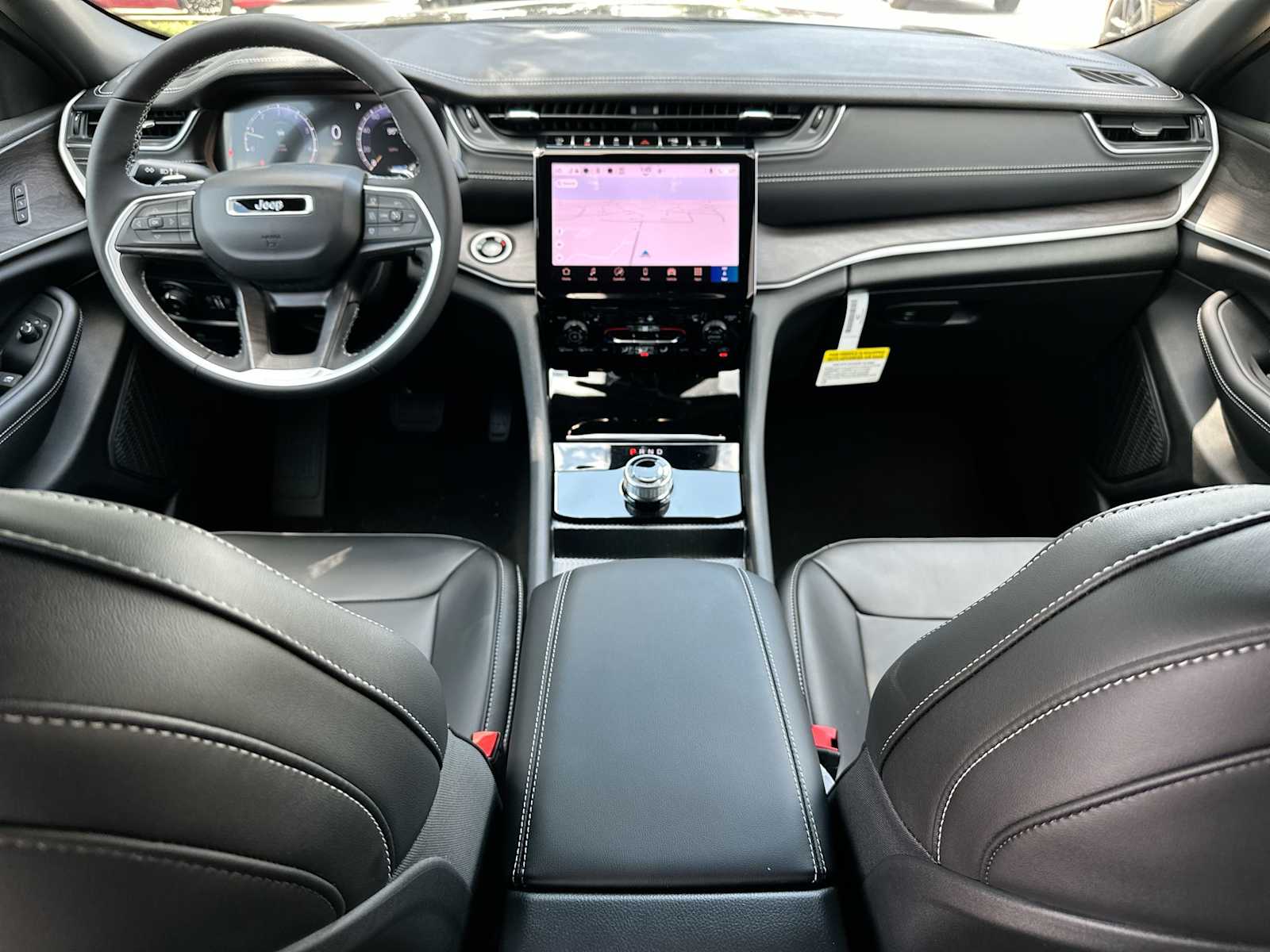 Thumbnail: 2025 Jeep Grand Cherokee - 25