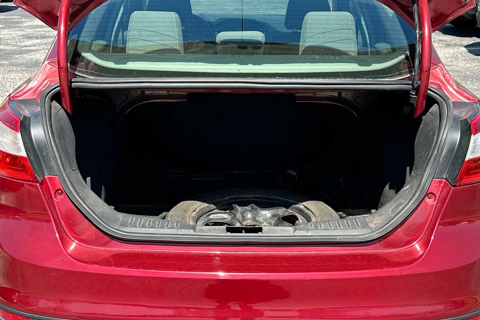Thumbnail: 2014 Ford Focus - 28