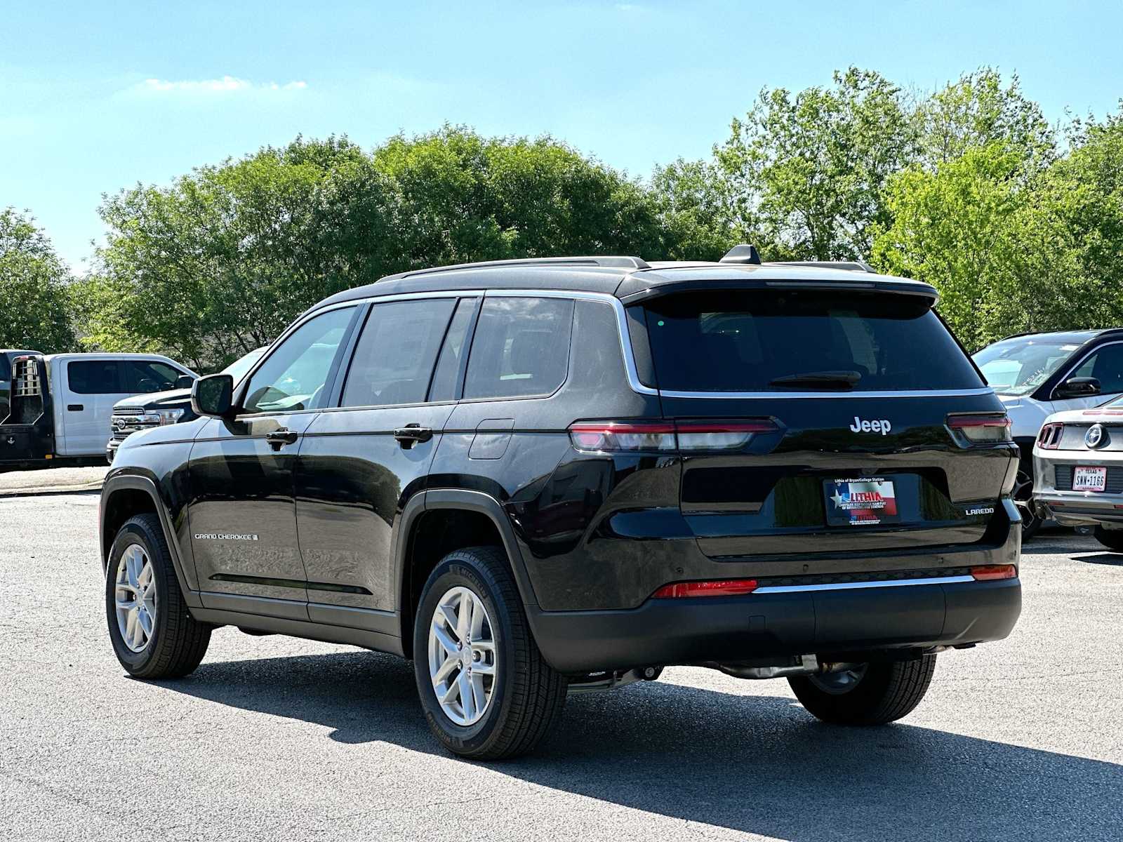 Thumbnail: 2026 Jeep Grand Cherokee - 13