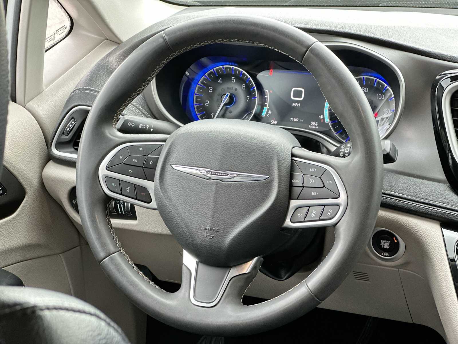 Thumbnail: 2022 Chrysler Pacifica - 27