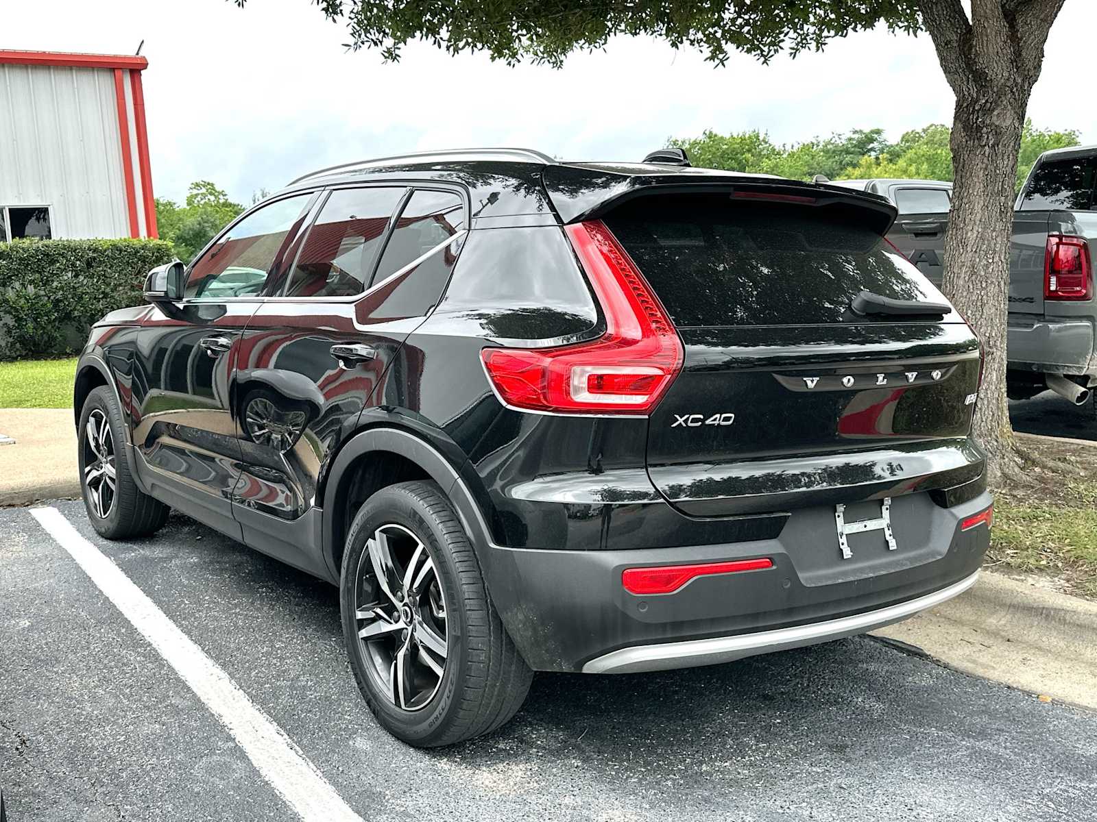 Thumbnail: 2023 Volvo XC40 - 4