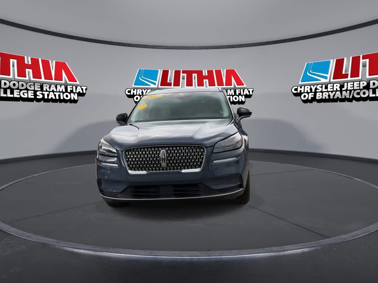Thumbnail: 2022 Lincoln Corsair - 3