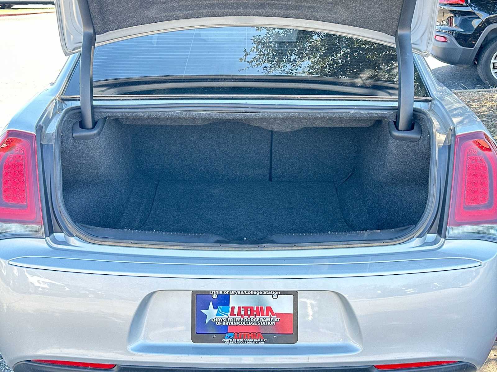 Thumbnail: 2020 Chrysler 300 - 28