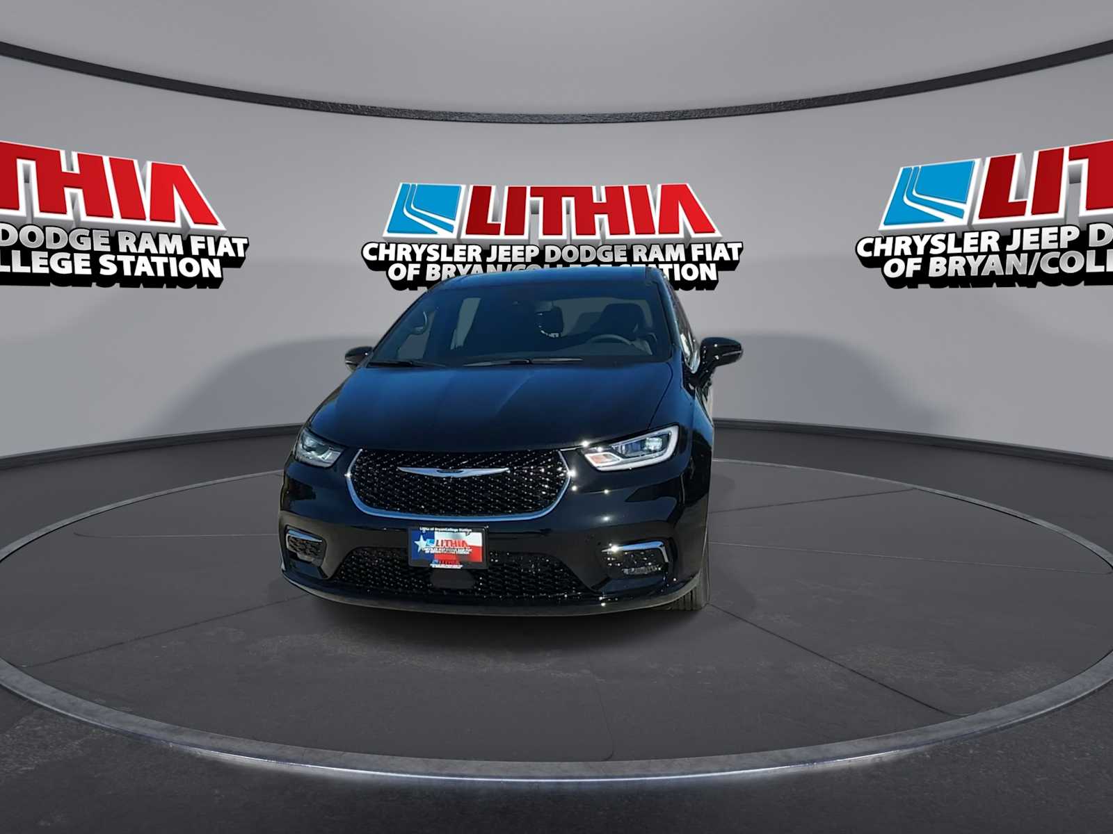 Thumbnail: 2026 Chrysler Pacifica - 3