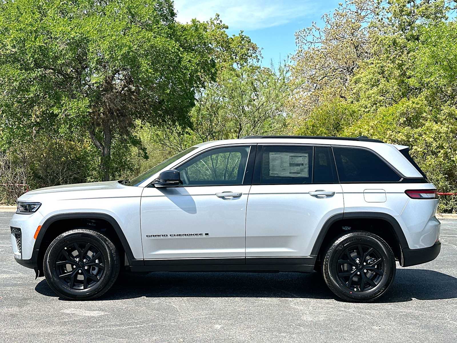 Thumbnail: 2026 Jeep Grand Cherokee - 12