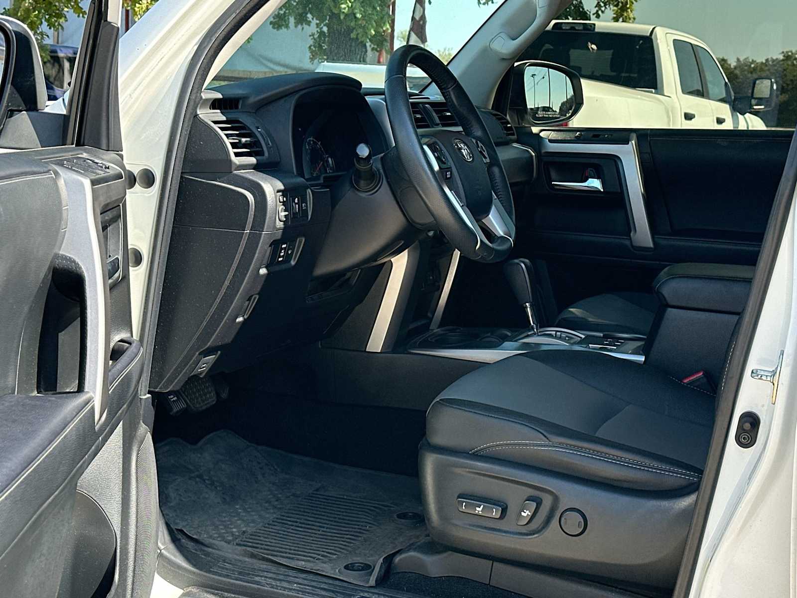 Thumbnail: 2022 Toyota 4Runner - 18