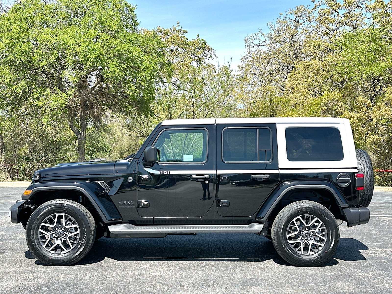 Thumbnail: 2026 Jeep Wrangler - 12
