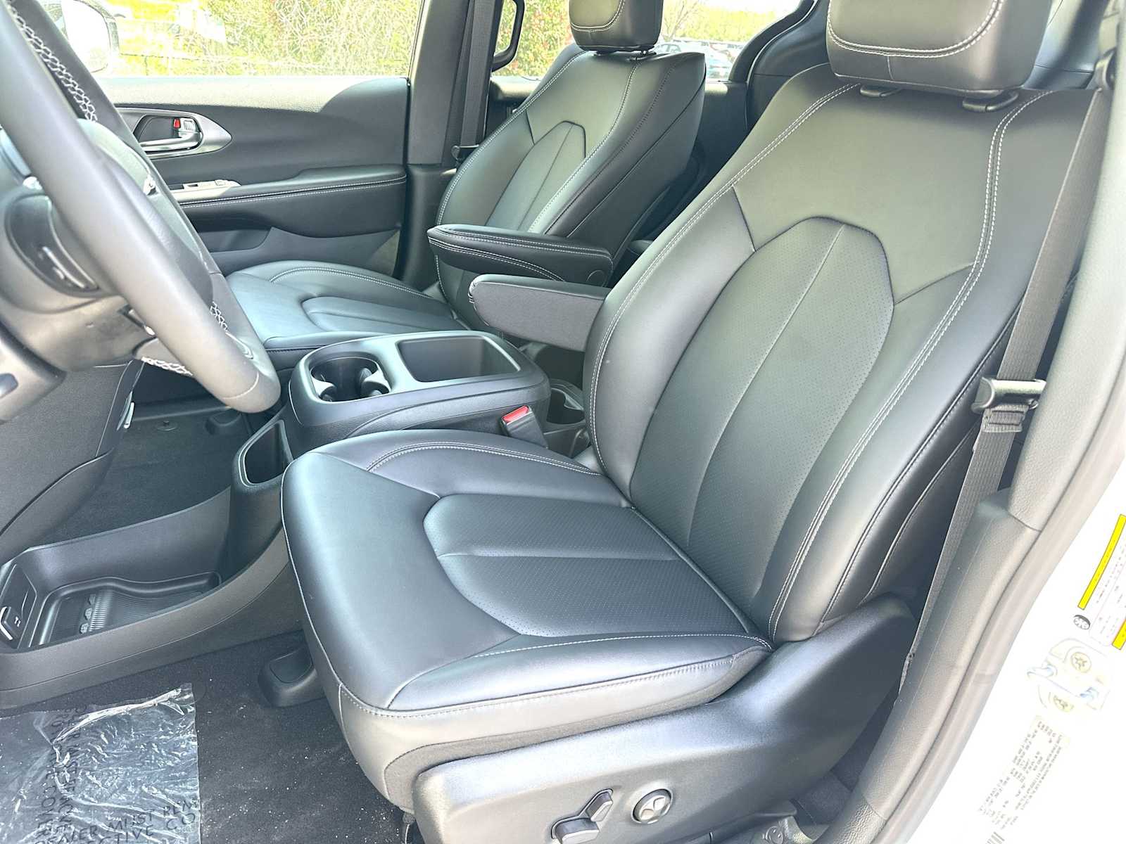 Thumbnail: 2026 Chrysler Pacifica - 17