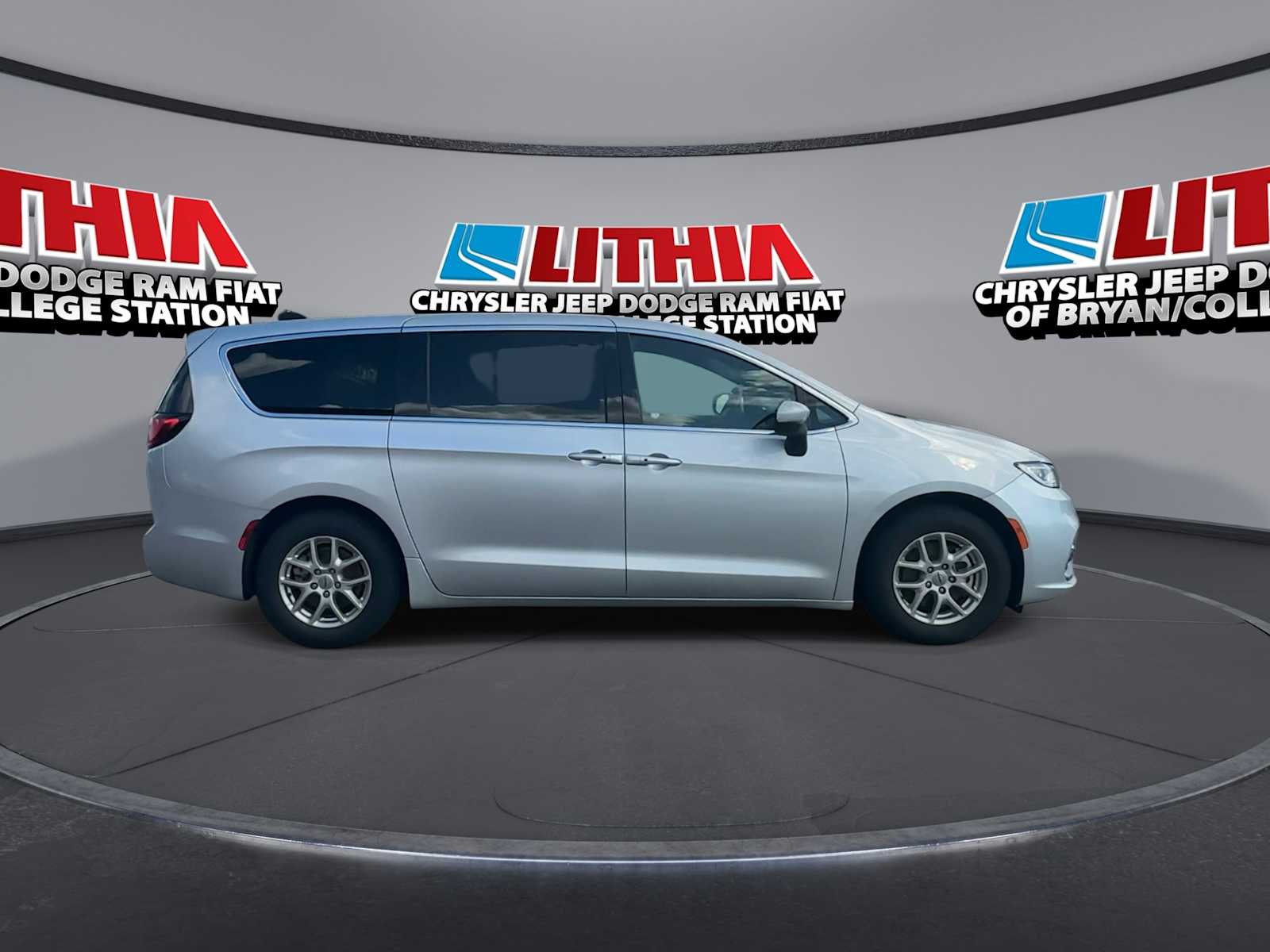 Thumbnail: 2023 Chrysler Pacifica - 9