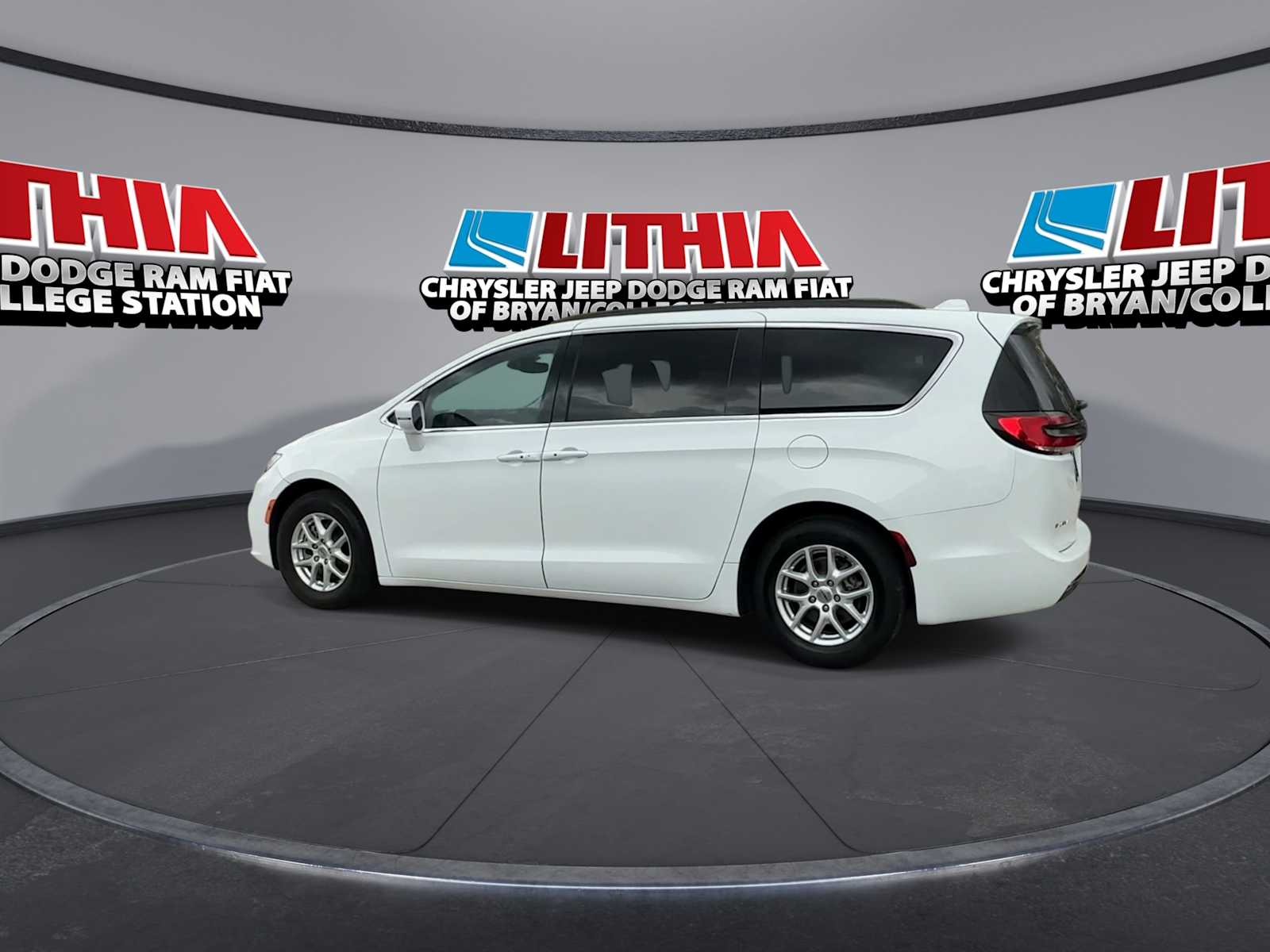 Thumbnail: 2022 Chrysler Pacifica - 5