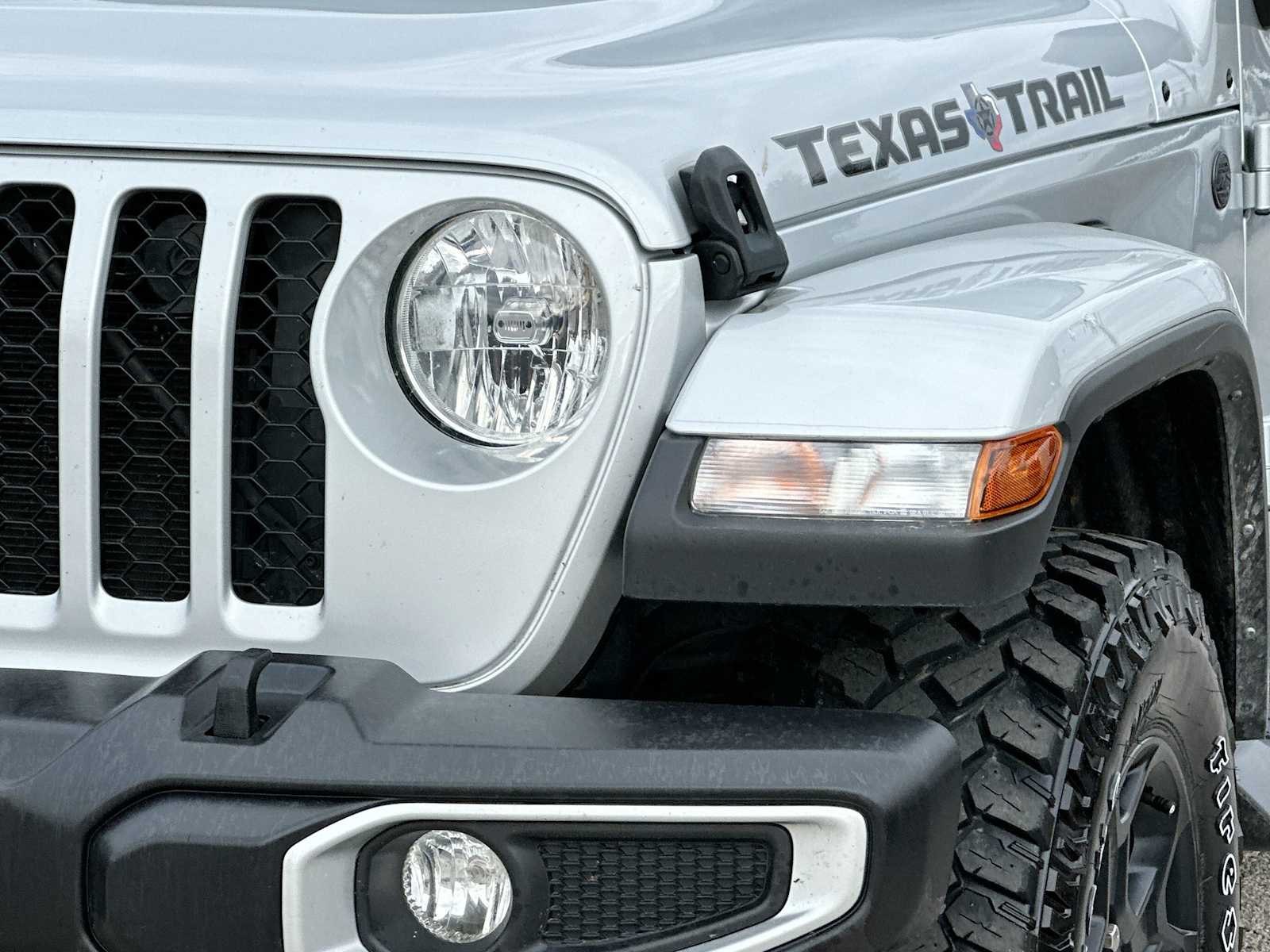 Thumbnail: 2023 Jeep Gladiator - 16