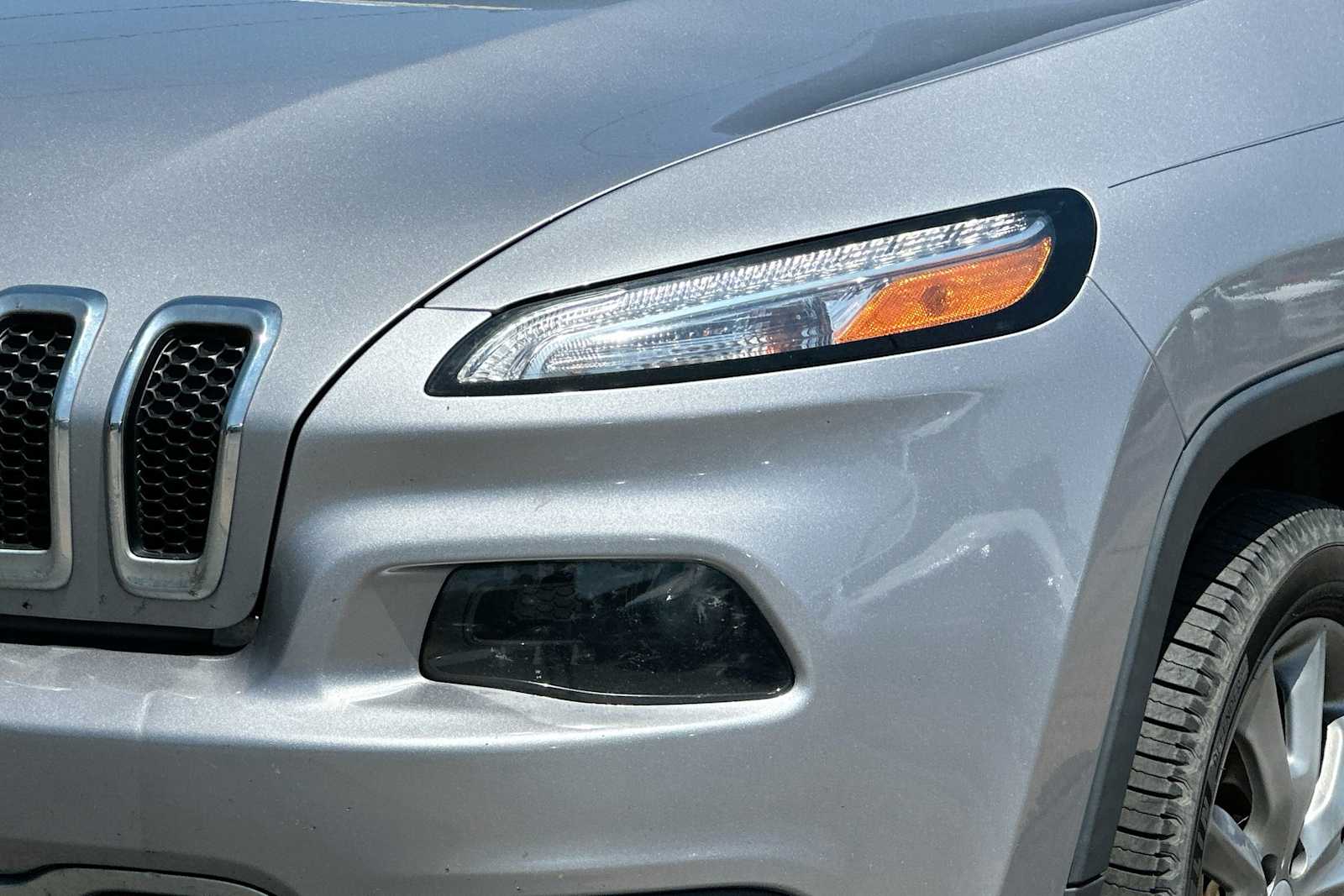 Thumbnail: 2018 Jeep Cherokee - 16