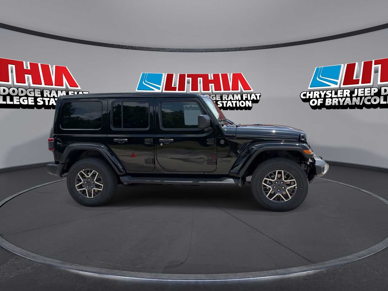2025 Jeep Wrangler Sahara photo 4