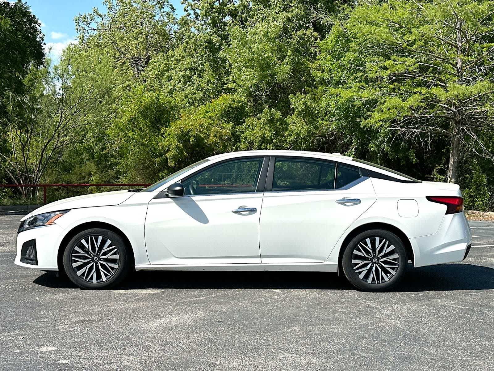 Thumbnail: 2025 Nissan Altima - 12