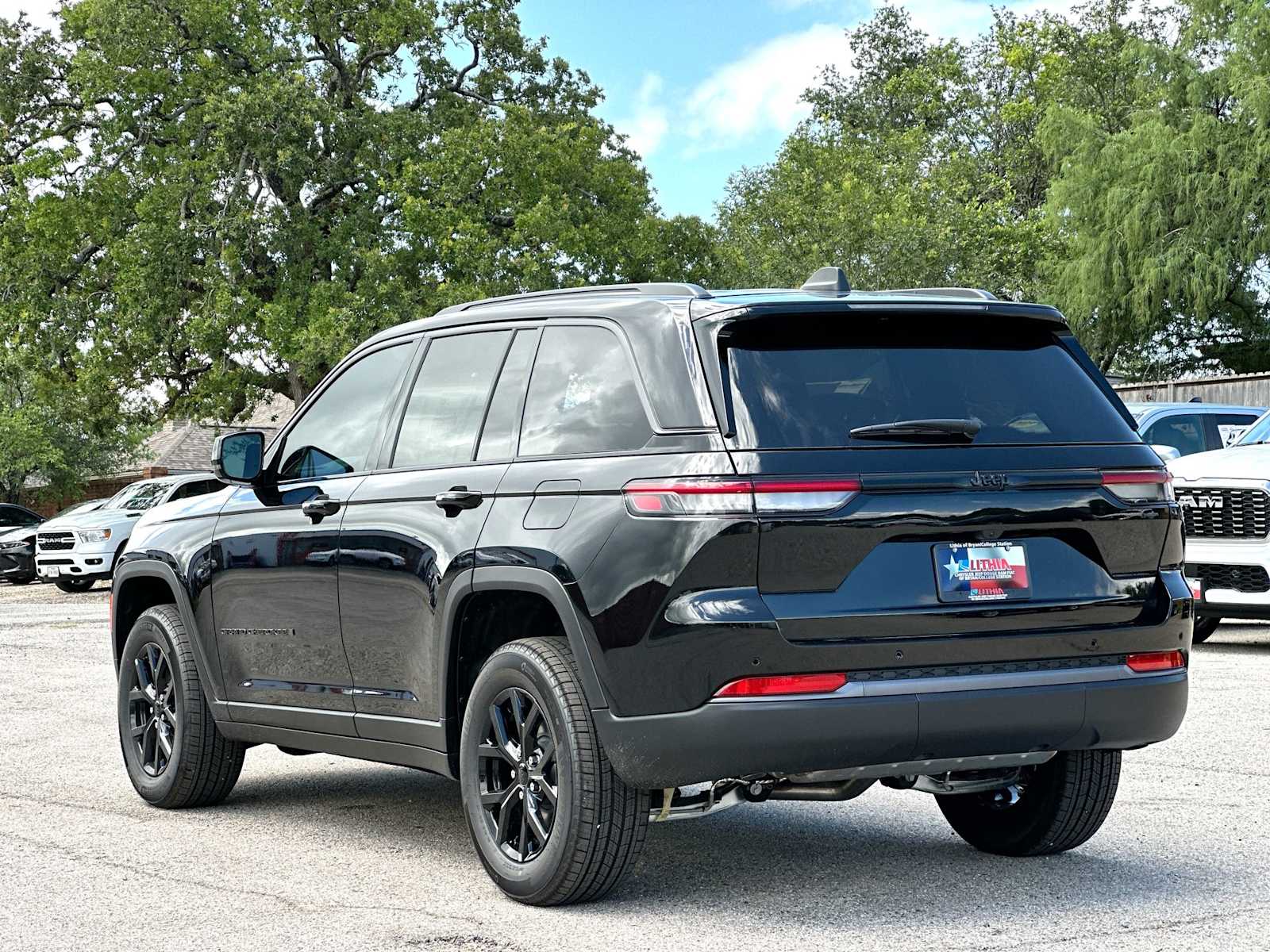 Thumbnail: 2026 Jeep Grand Cherokee - 13