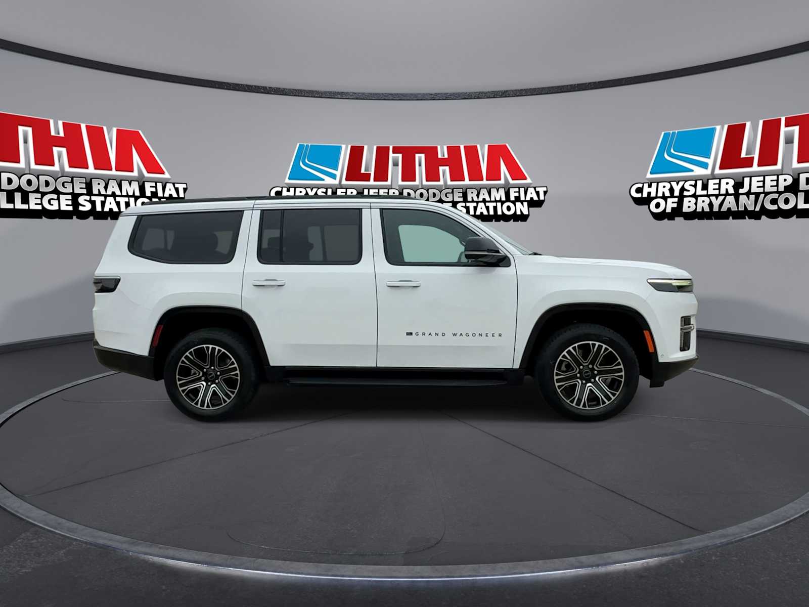 Thumbnail: 2026 Jeep Grand Wagoneer - 9