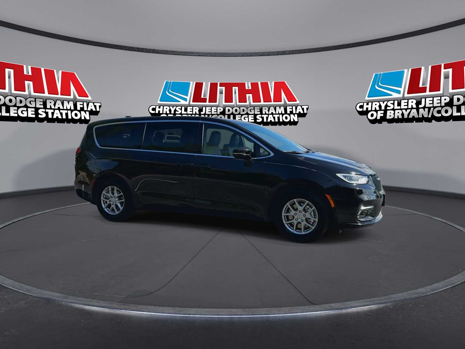 Thumbnail: 2026 Chrysler Pacifica - 9