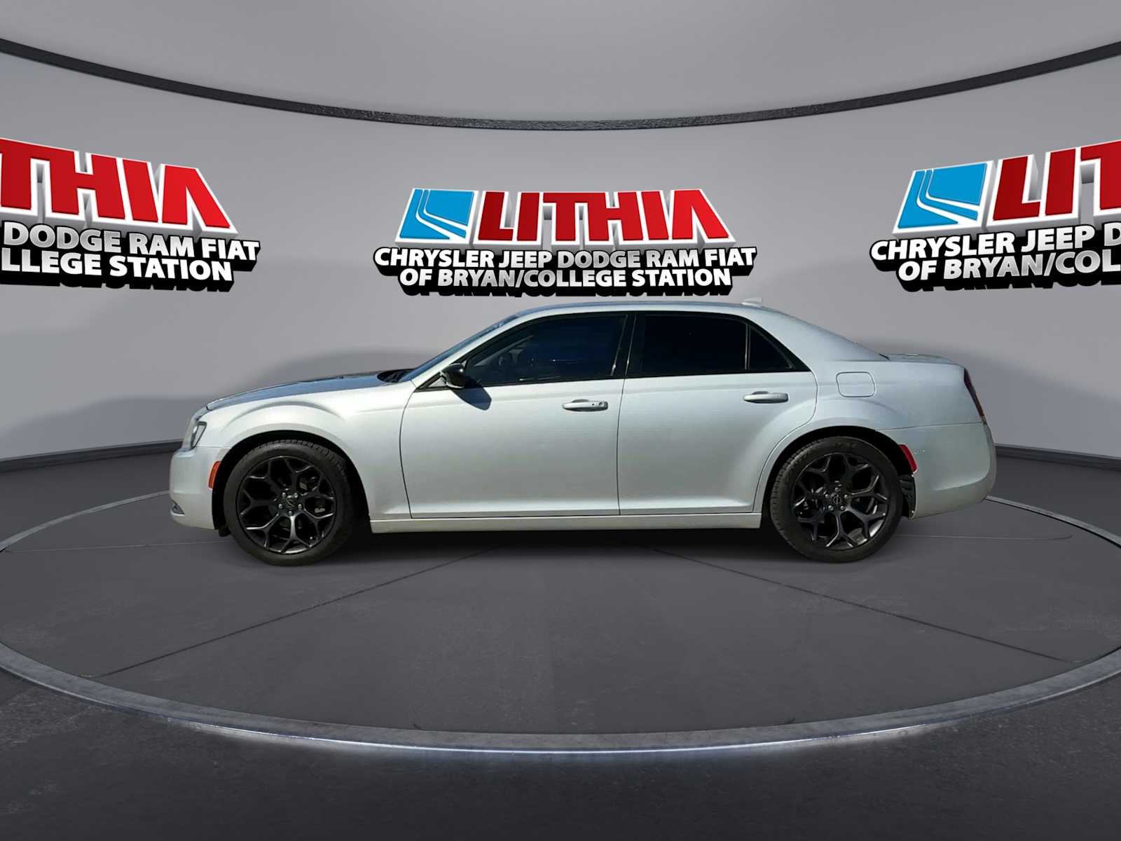 Thumbnail: 2020 Chrysler 300 - 5