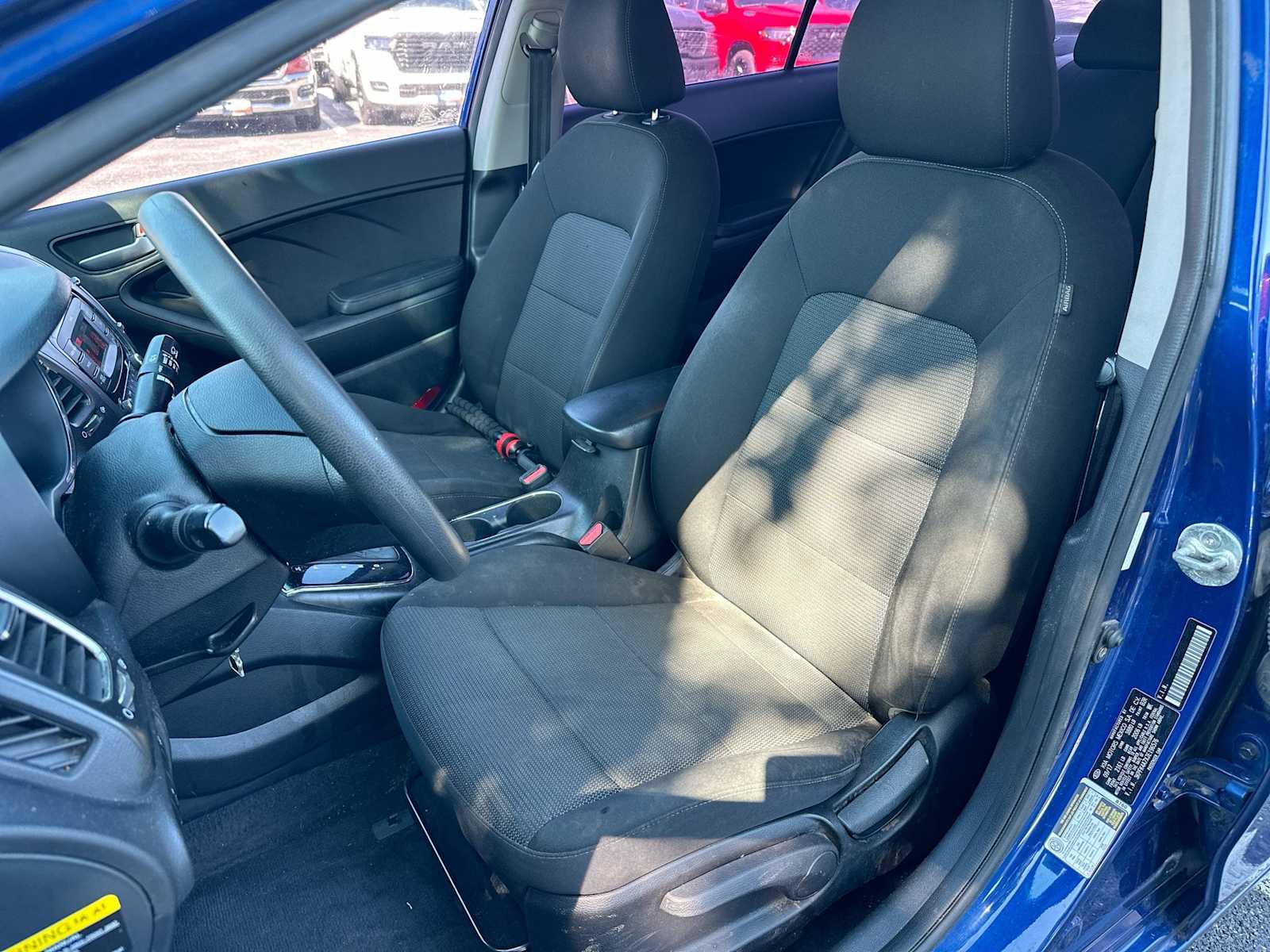 Thumbnail: 2018 Kia Forte - 17