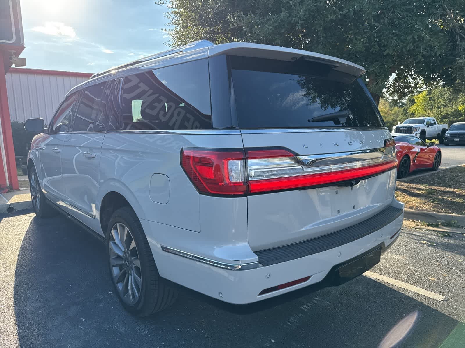 Thumbnail: 2020 Lincoln Navigator L - 3