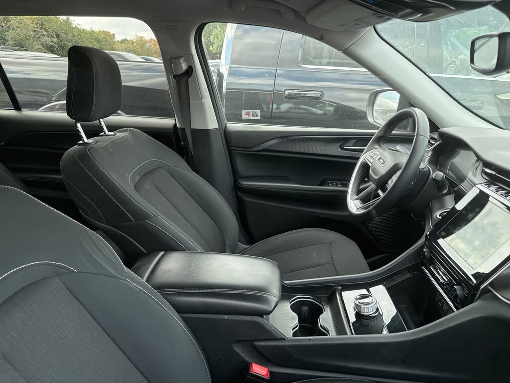 Used 2023 Jeep Grand Cherokee L Laredo SUV