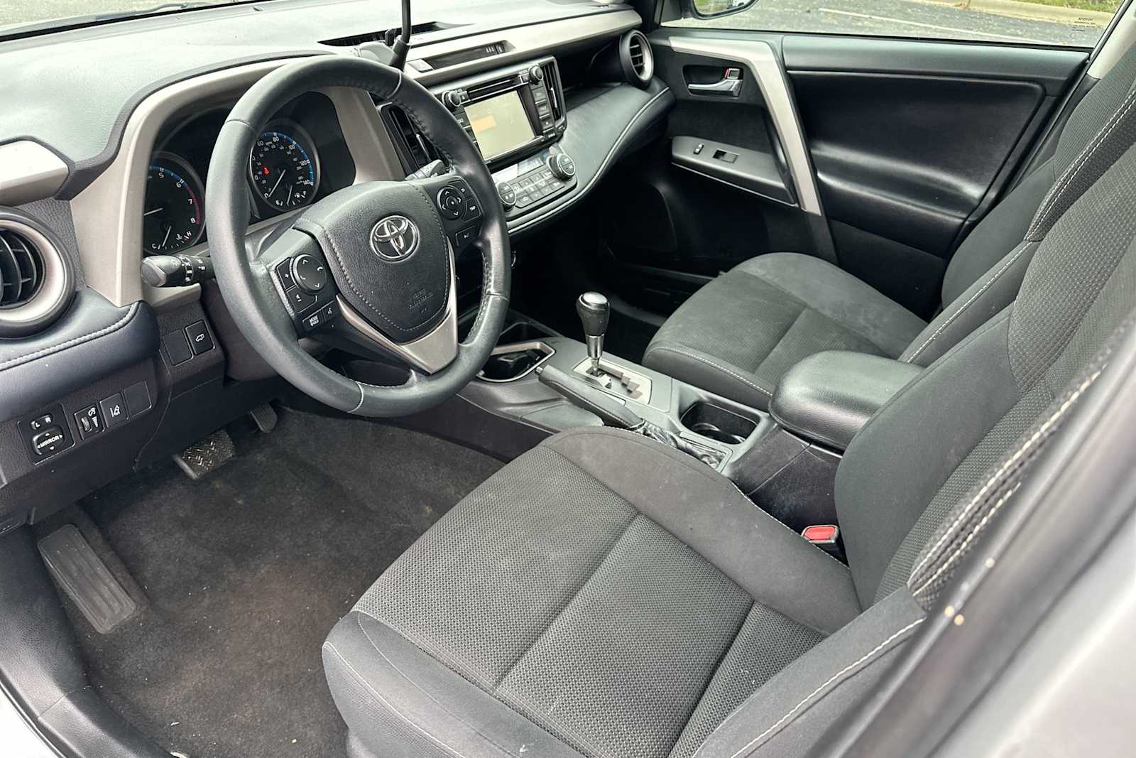 Thumbnail: 2018 Toyota RAV4 - 18