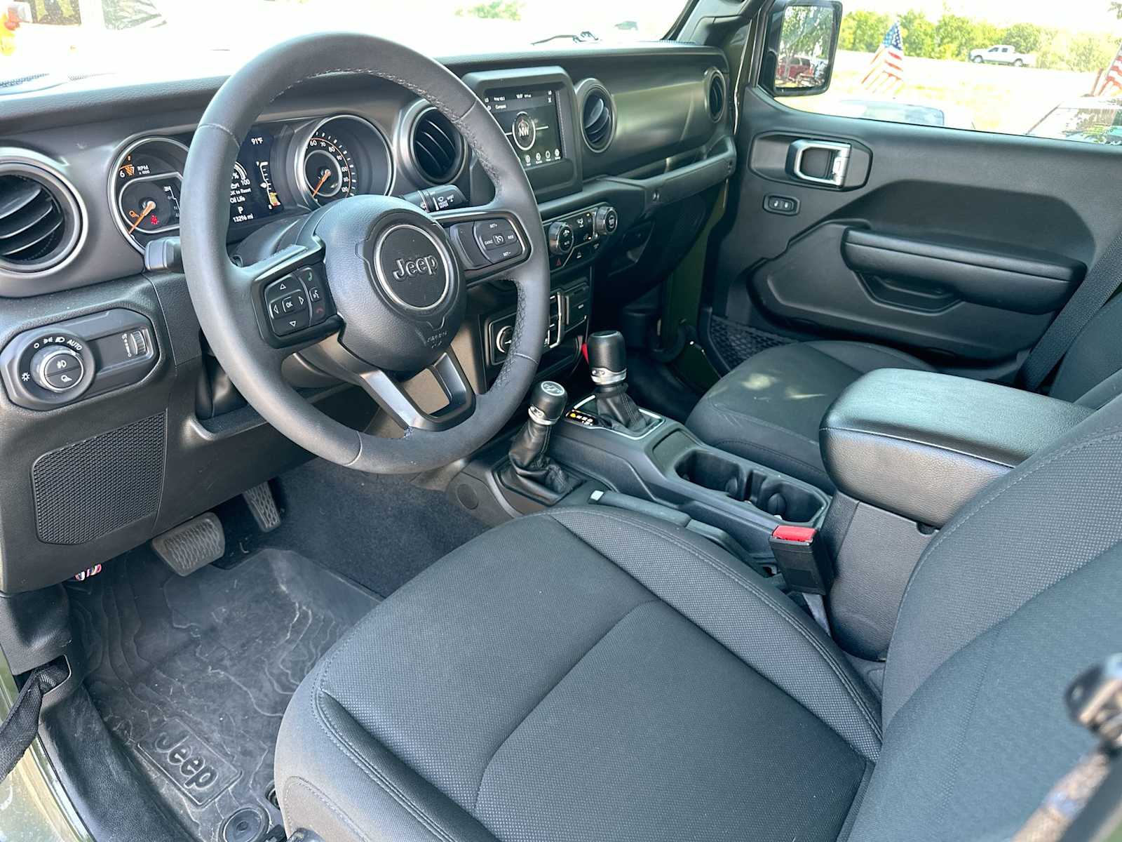 Thumbnail: 2023 Jeep Gladiator - 18