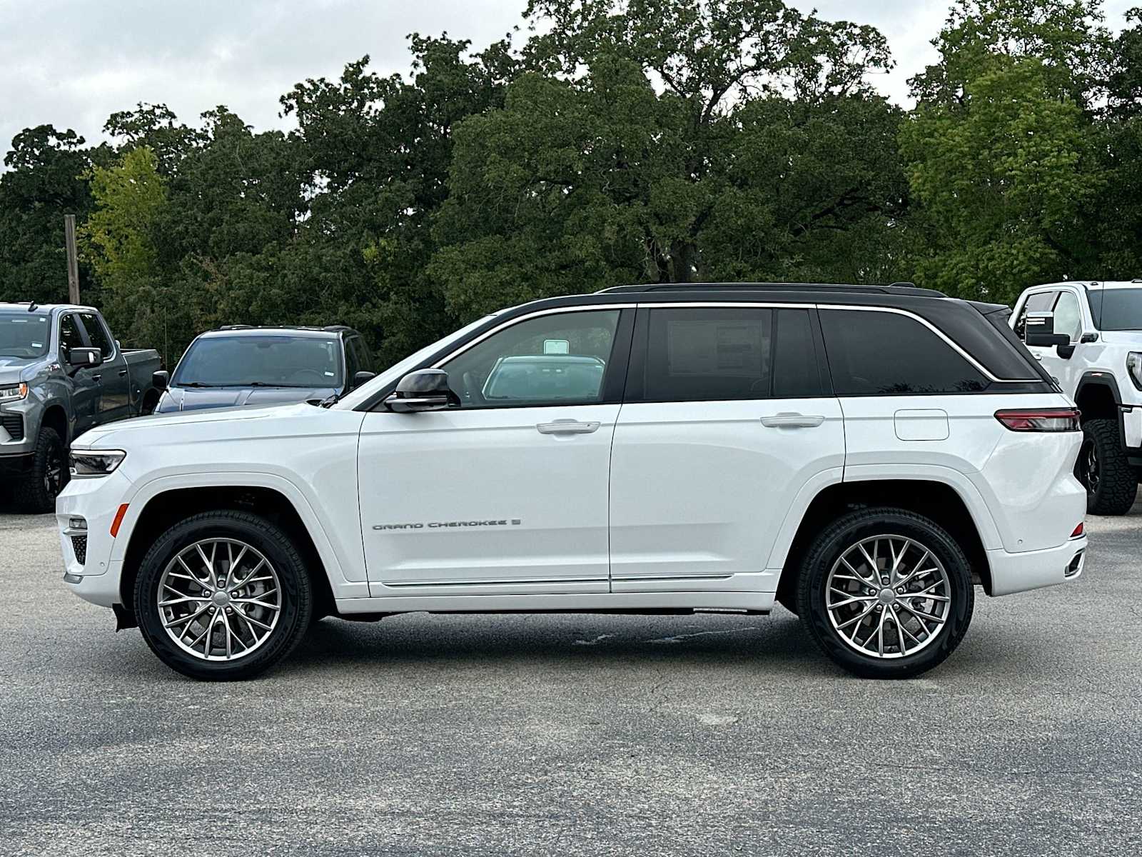 Thumbnail: 2025 Jeep Grand Cherokee - 12