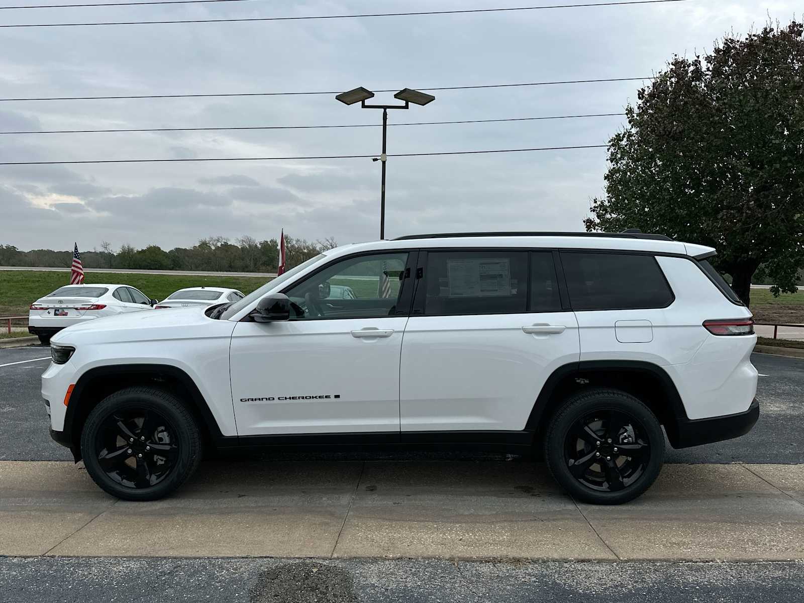 Thumbnail: 2025 Jeep Grand Cherokee - 12