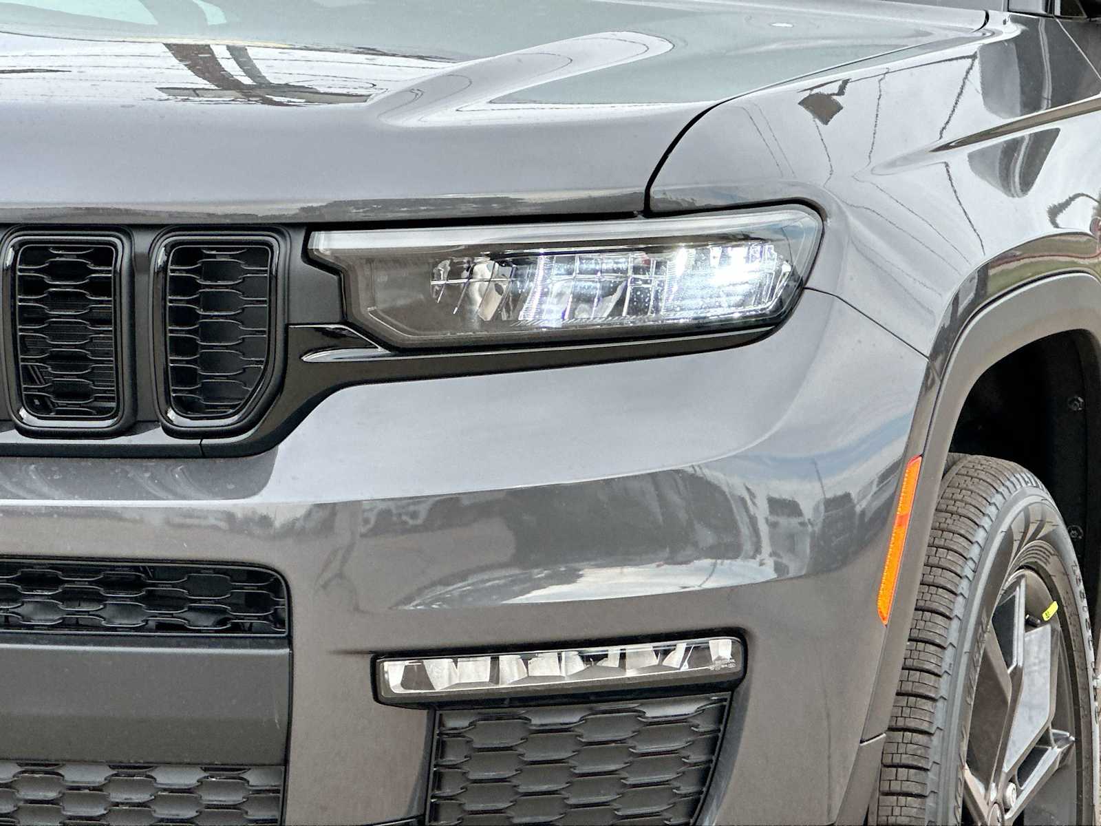 Thumbnail: 2025 Jeep Grand Cherokee - 16
