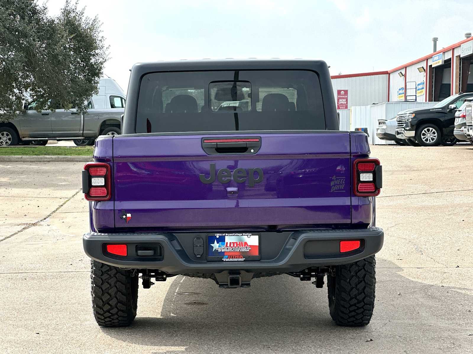 Thumbnail: 2026 Jeep Gladiator - 14