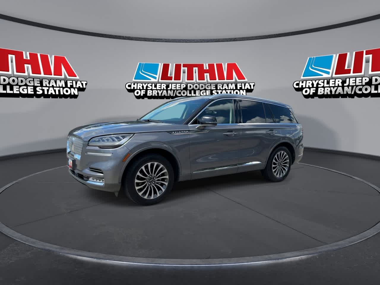 Thumbnail: 2021 Lincoln Aviator - 4