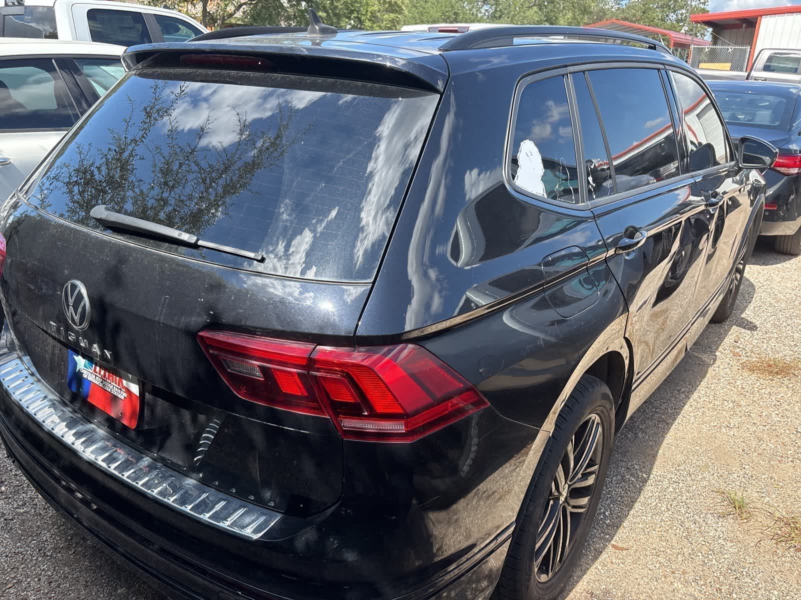 2022 Volkswagen Tiguan SE R-Line Black photo 2