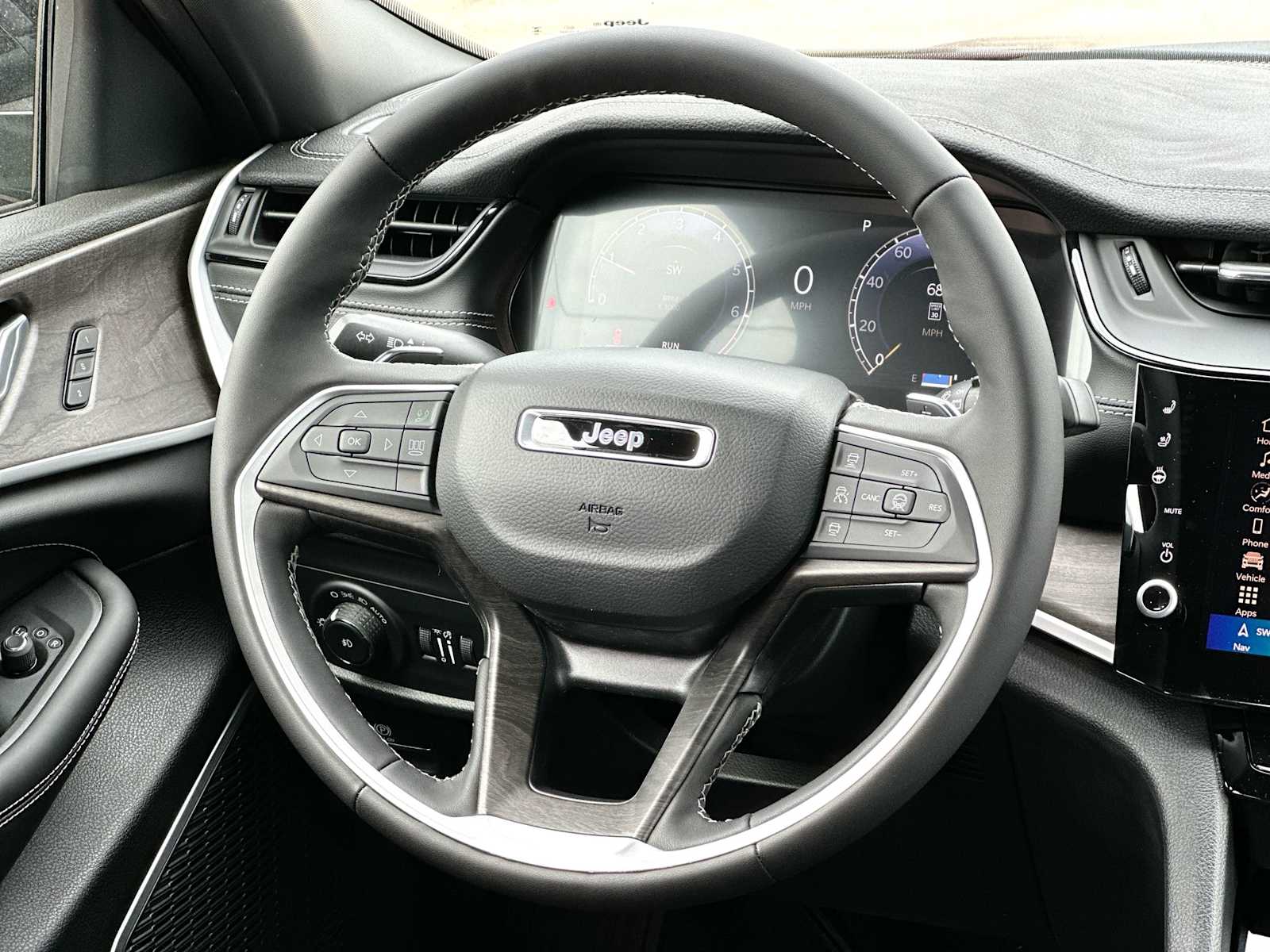 Thumbnail: 2026 Jeep Grand Cherokee - 27