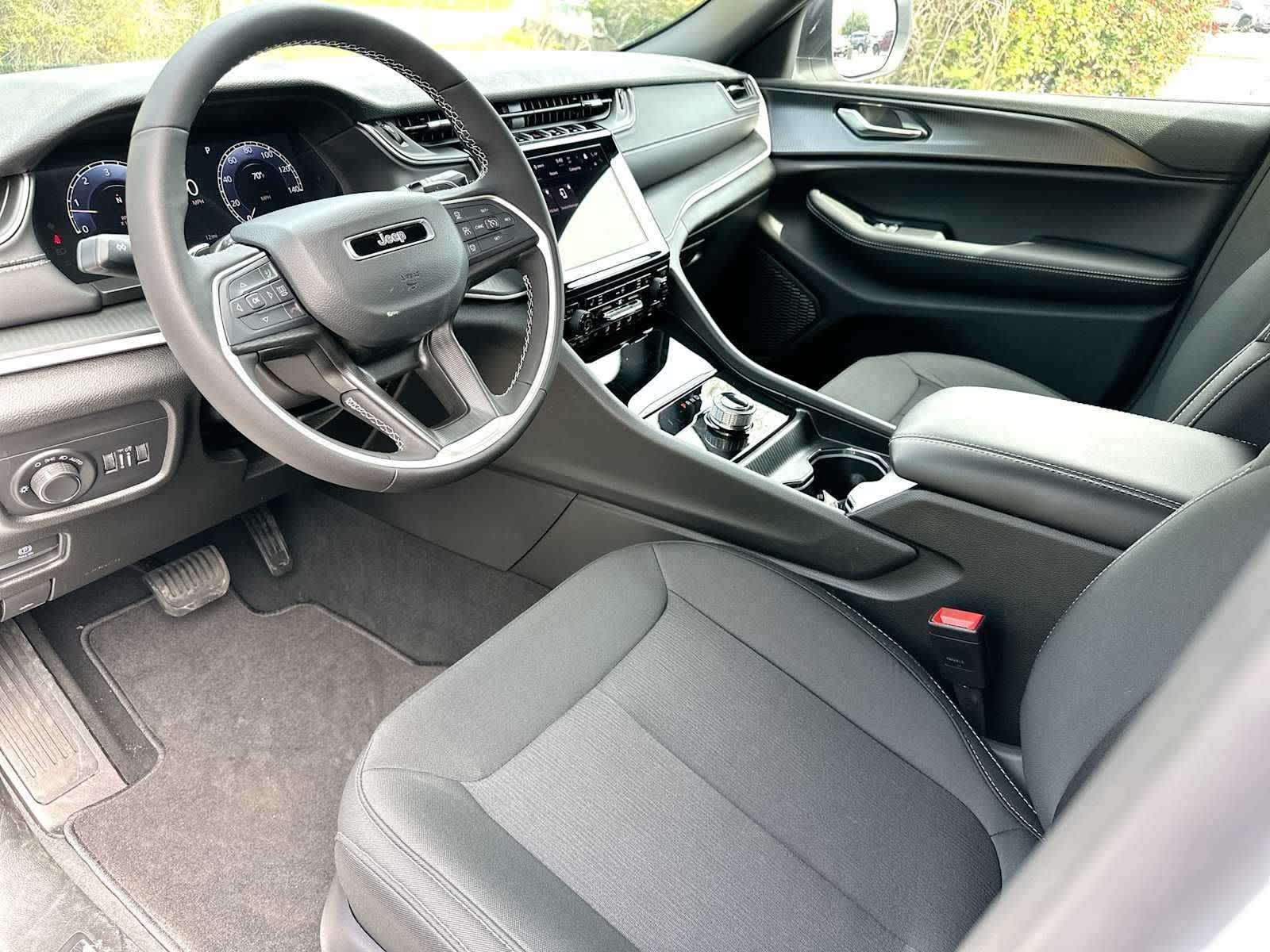 Thumbnail: 2026 Jeep Grand Cherokee - 18