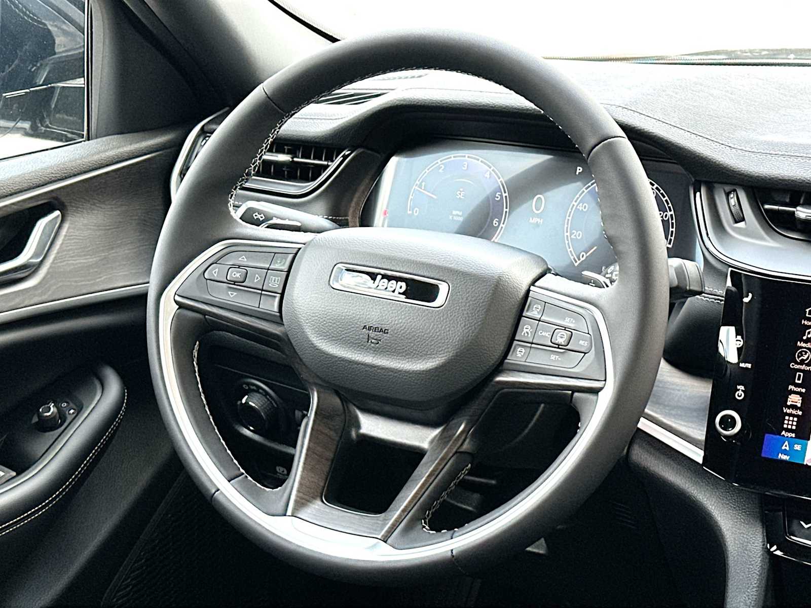Thumbnail: 2026 Jeep Grand Cherokee - 27