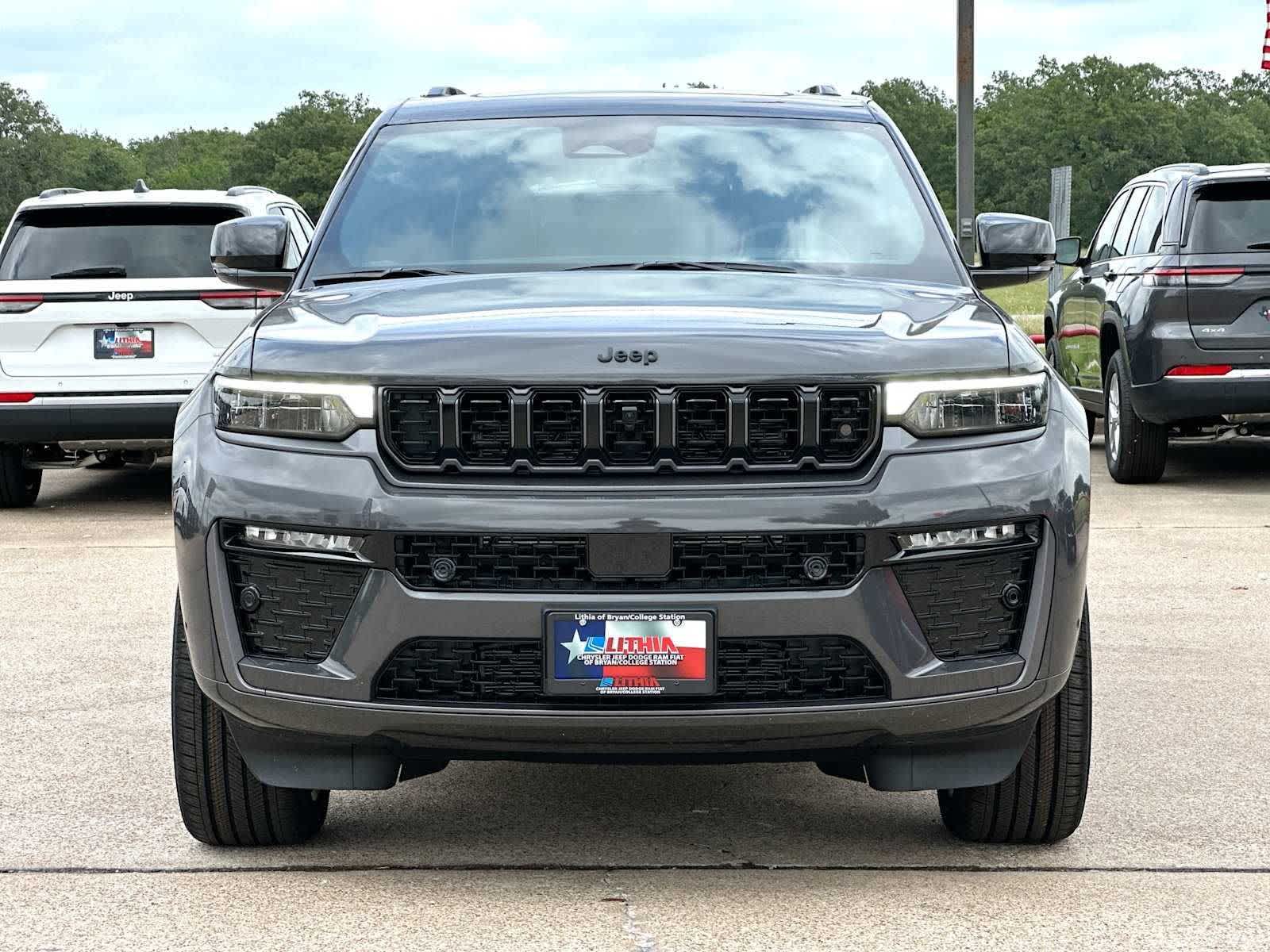 Thumbnail: 2026 Jeep Grand Cherokee - 10
