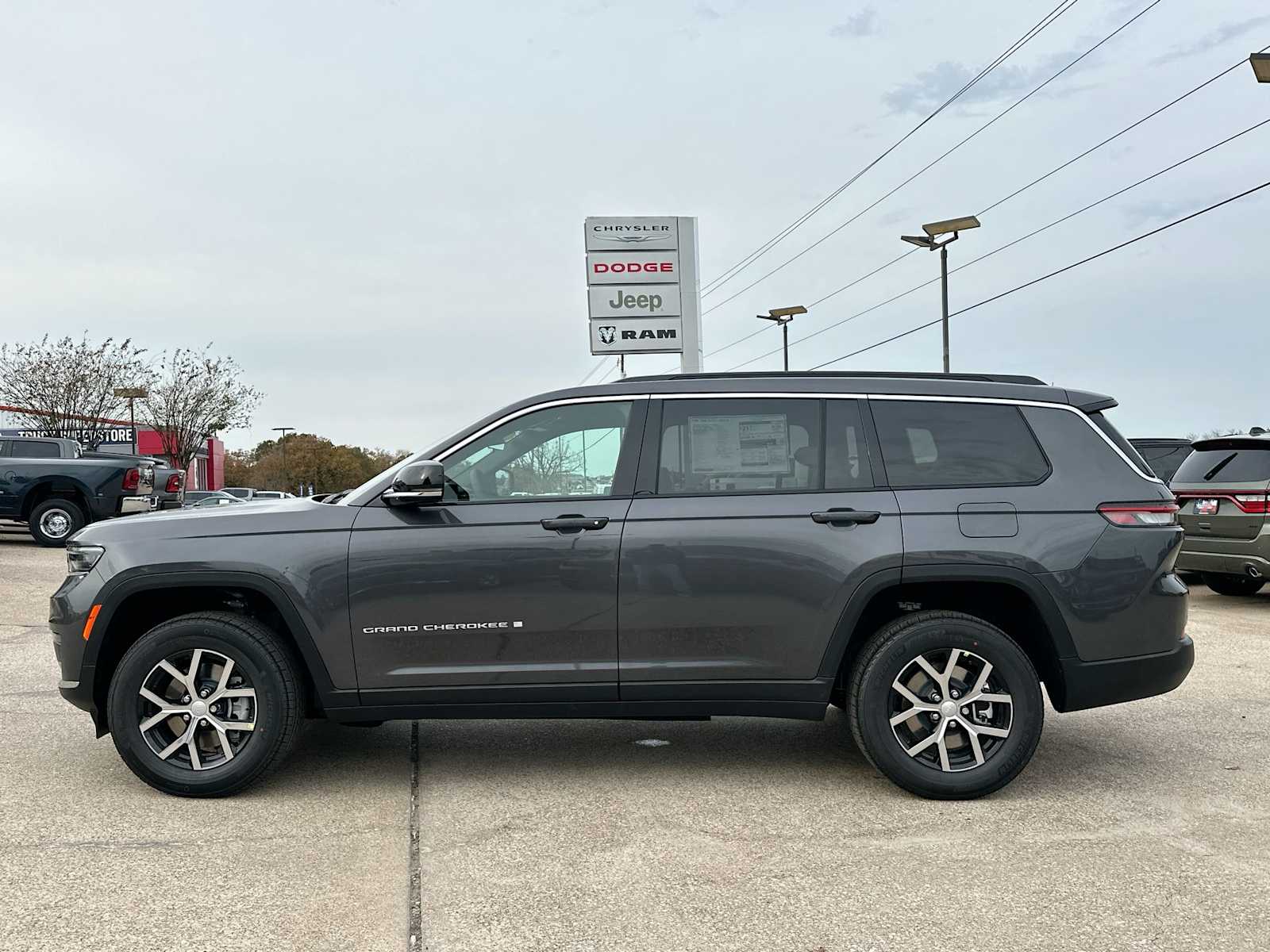 Thumbnail: 2025 Jeep Grand Cherokee - 12