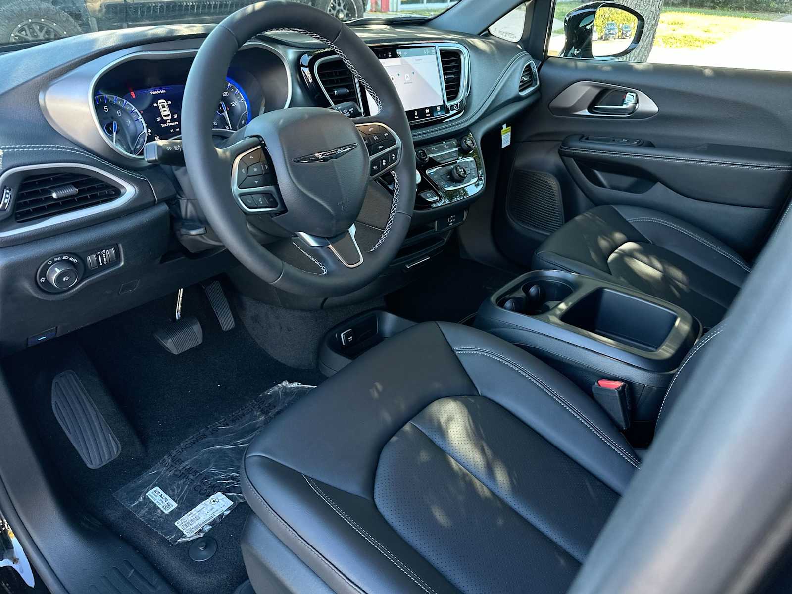 Thumbnail: 2026 Chrysler Pacifica - 18