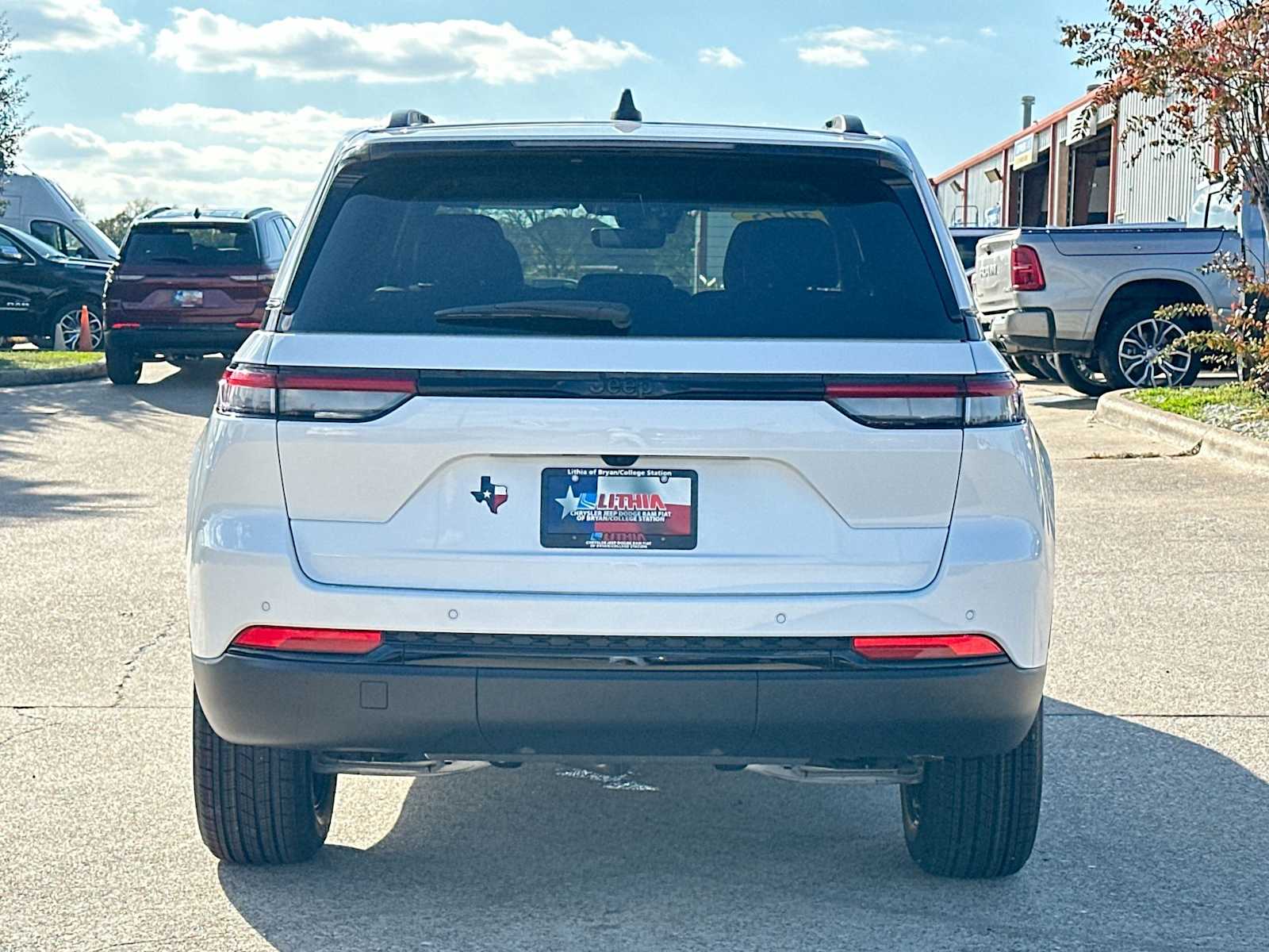 Thumbnail: 2025 Jeep Grand Cherokee - 14