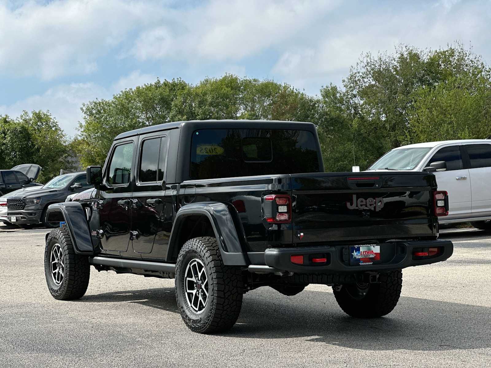 Thumbnail: 2025 Jeep Gladiator - 13