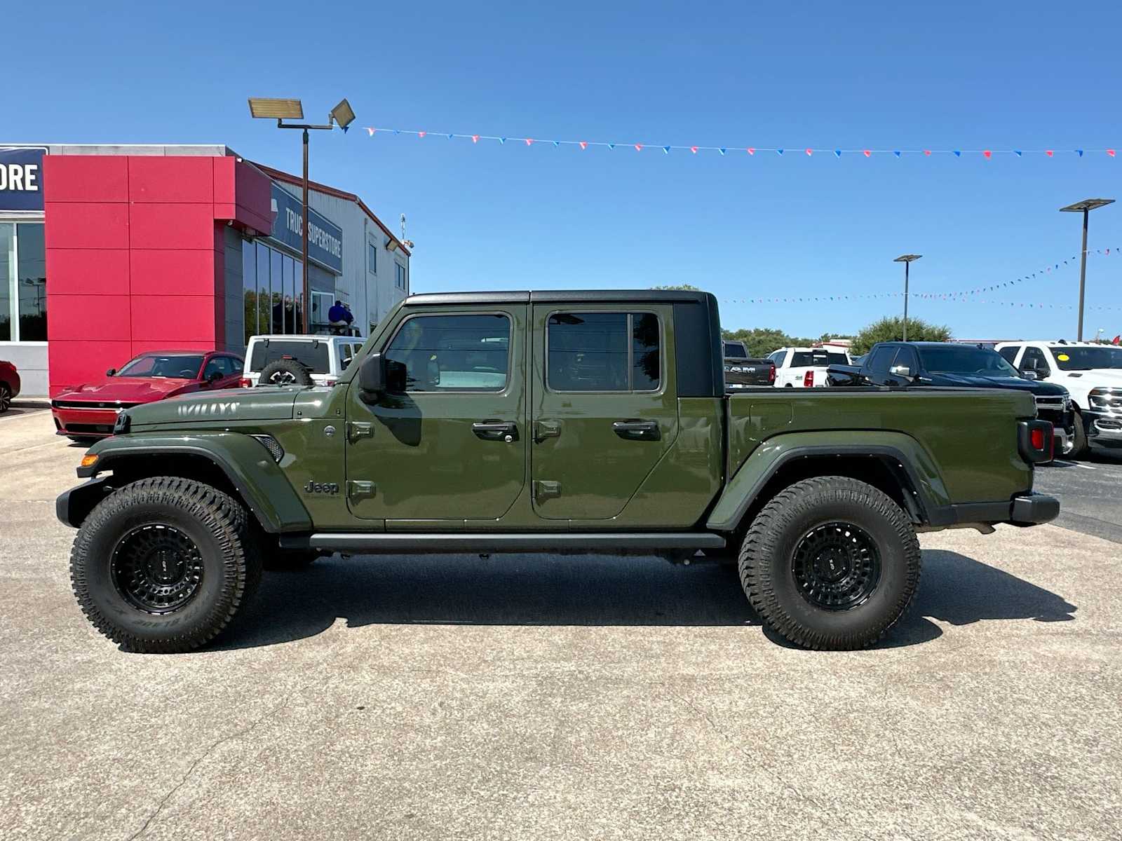 Thumbnail: 2023 Jeep Gladiator - 12