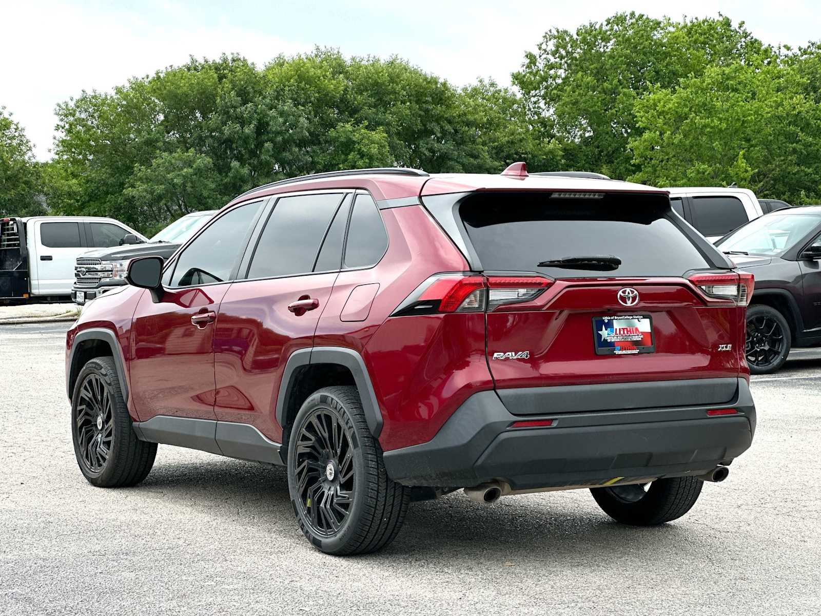 Thumbnail: 2020 Toyota RAV4 - 13