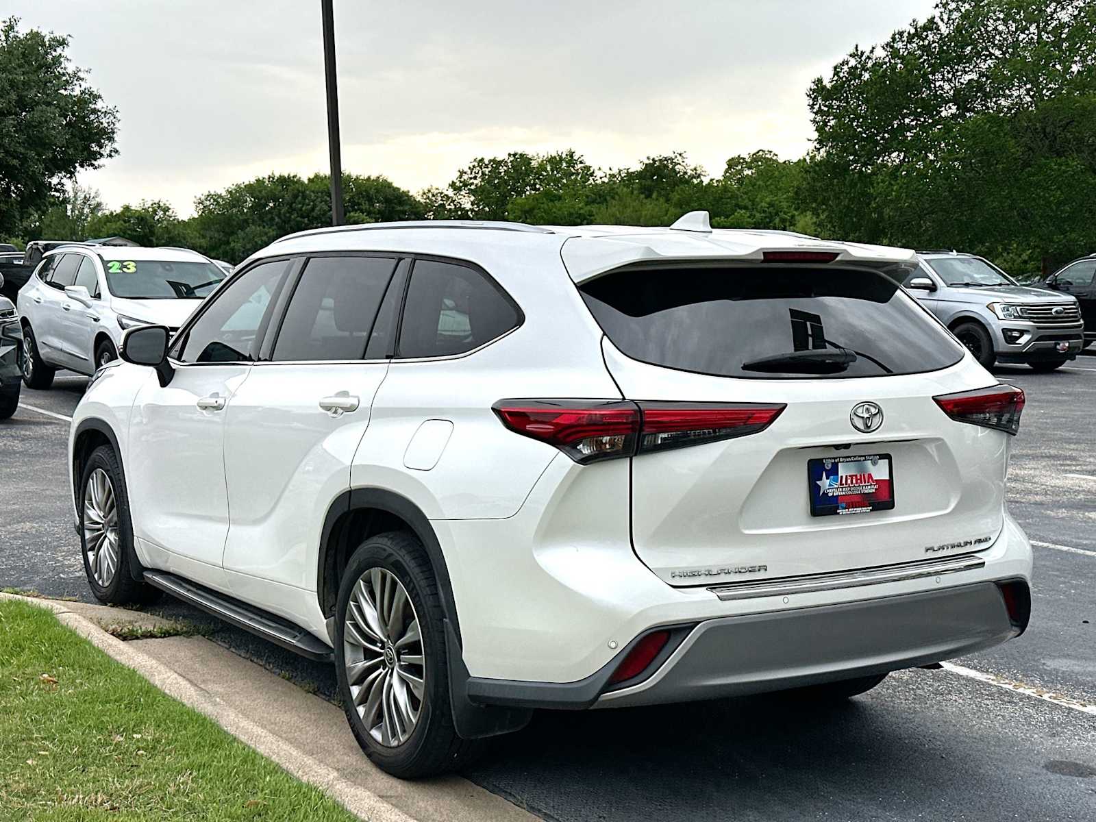 Thumbnail: 2020 Toyota Highlander - 4