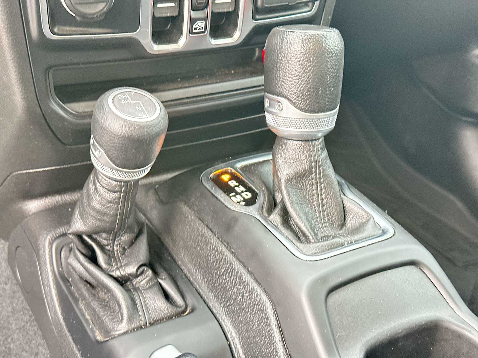 Thumbnail: 2023 Jeep Gladiator - 21