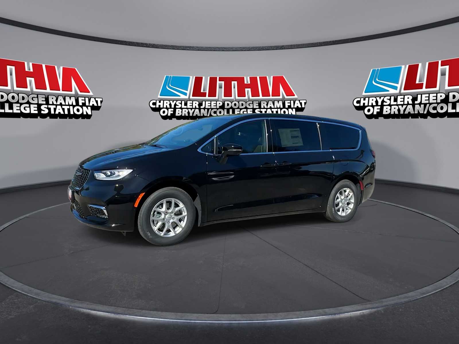 Thumbnail: 2026 Chrysler Pacifica - 4